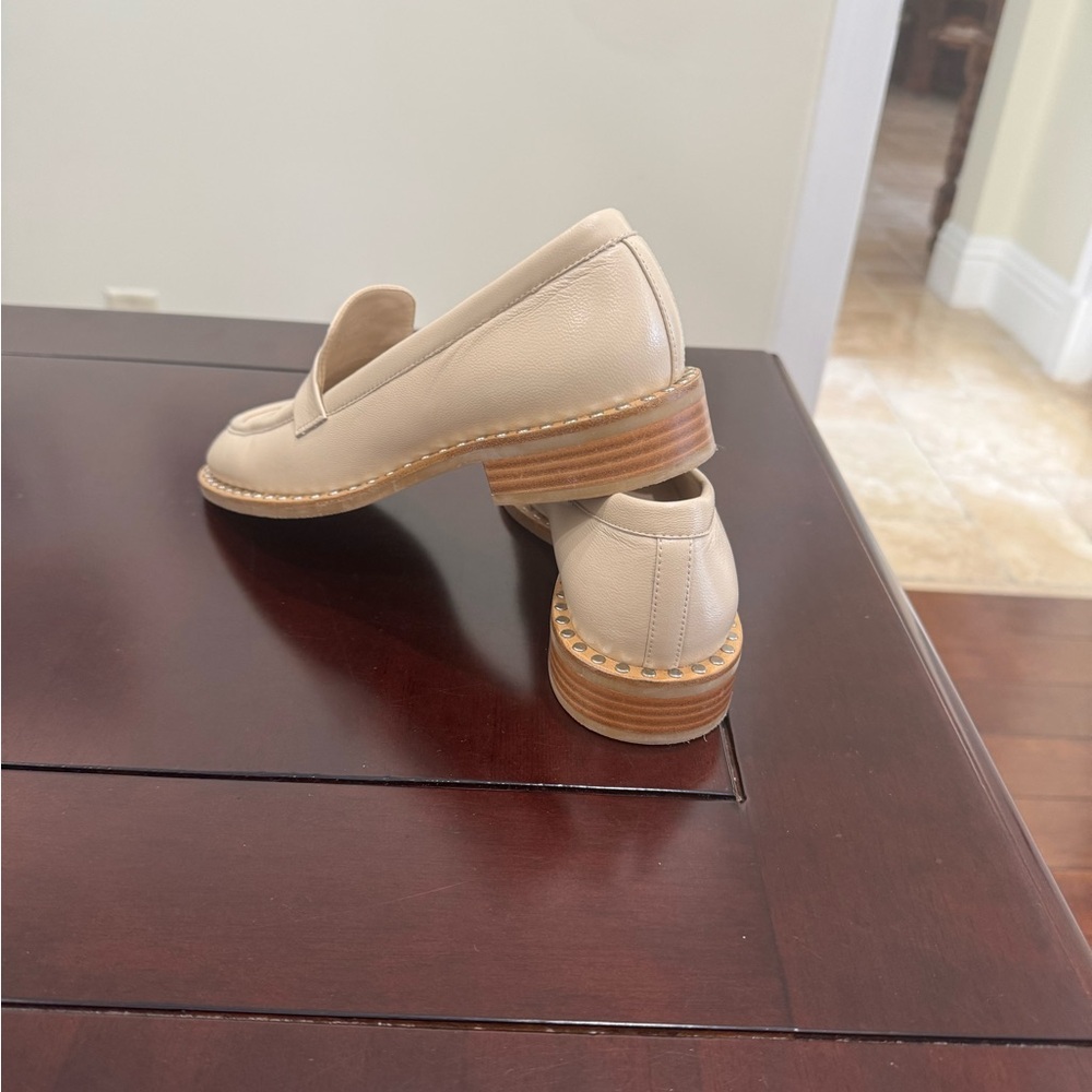 Stuart Weitzman Cream Flats with Suede Finish 8 Narrow - Picture 3 of 5